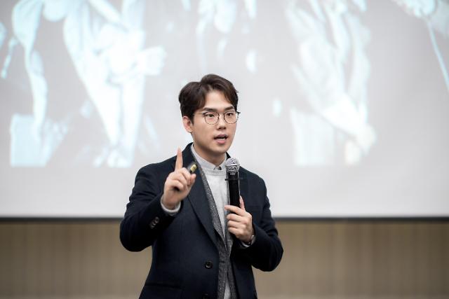 인터뷰 이미지
