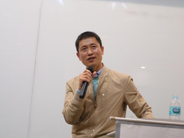 인터뷰 이미지