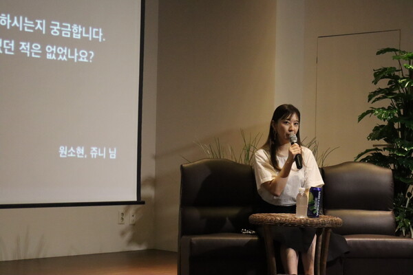 인터뷰 이미지