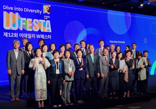 인터뷰 이미지